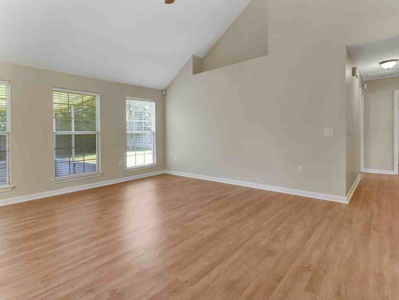 836 Laurel Hill Cir - Photo 7 of 30