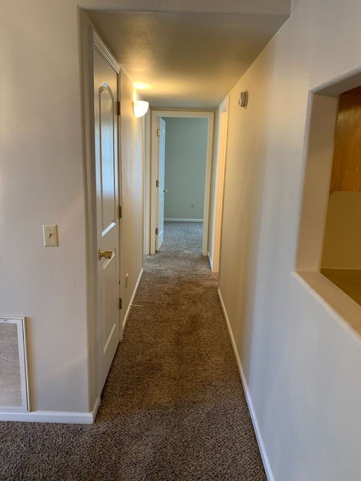 2400 Mcfarland Dr - Photo 3 of 7