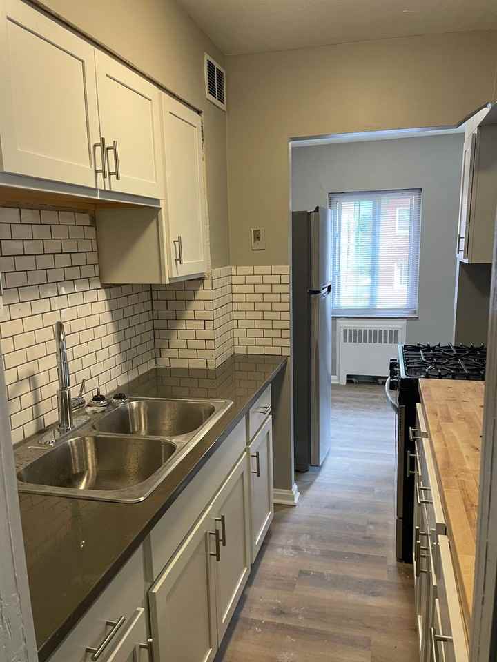 Avalon Crossing - Photo 3 of 9