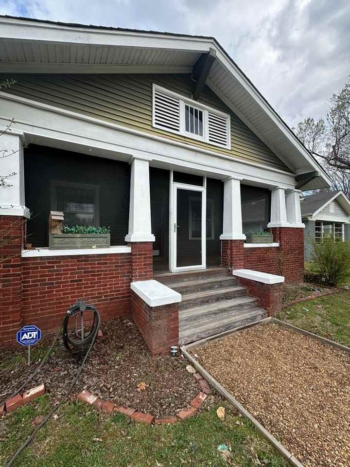 3211 Montview Dr - Photo 2 of 10