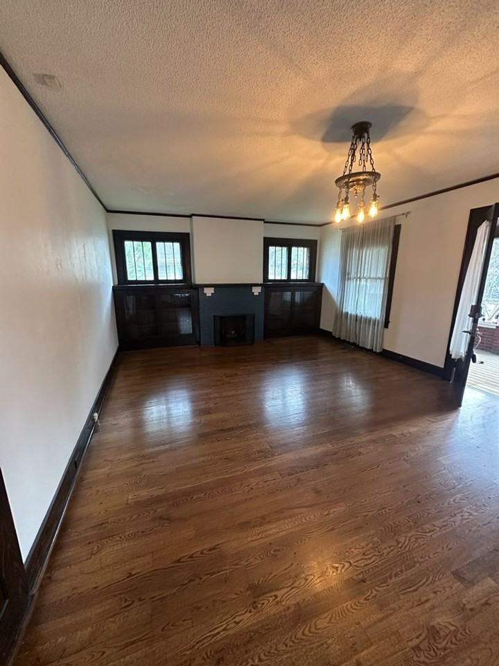 3211 Montview Dr - Photo 4 of 10