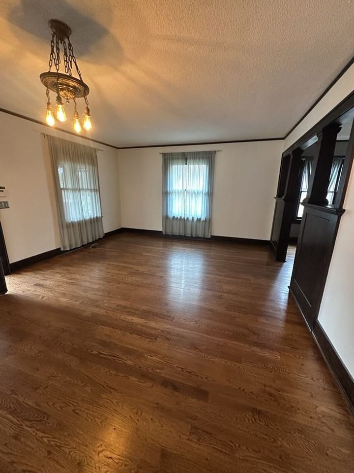 3211 Montview Dr - Photo 5 of 10