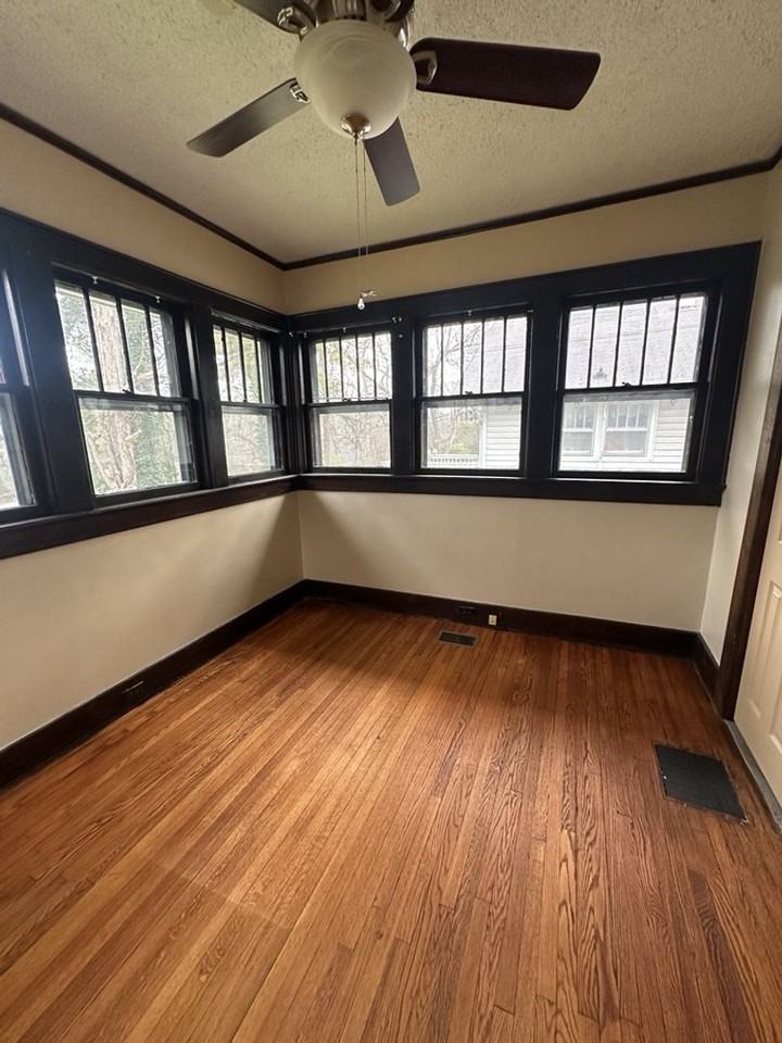 3211 Montview Dr - Photo 6 of 10