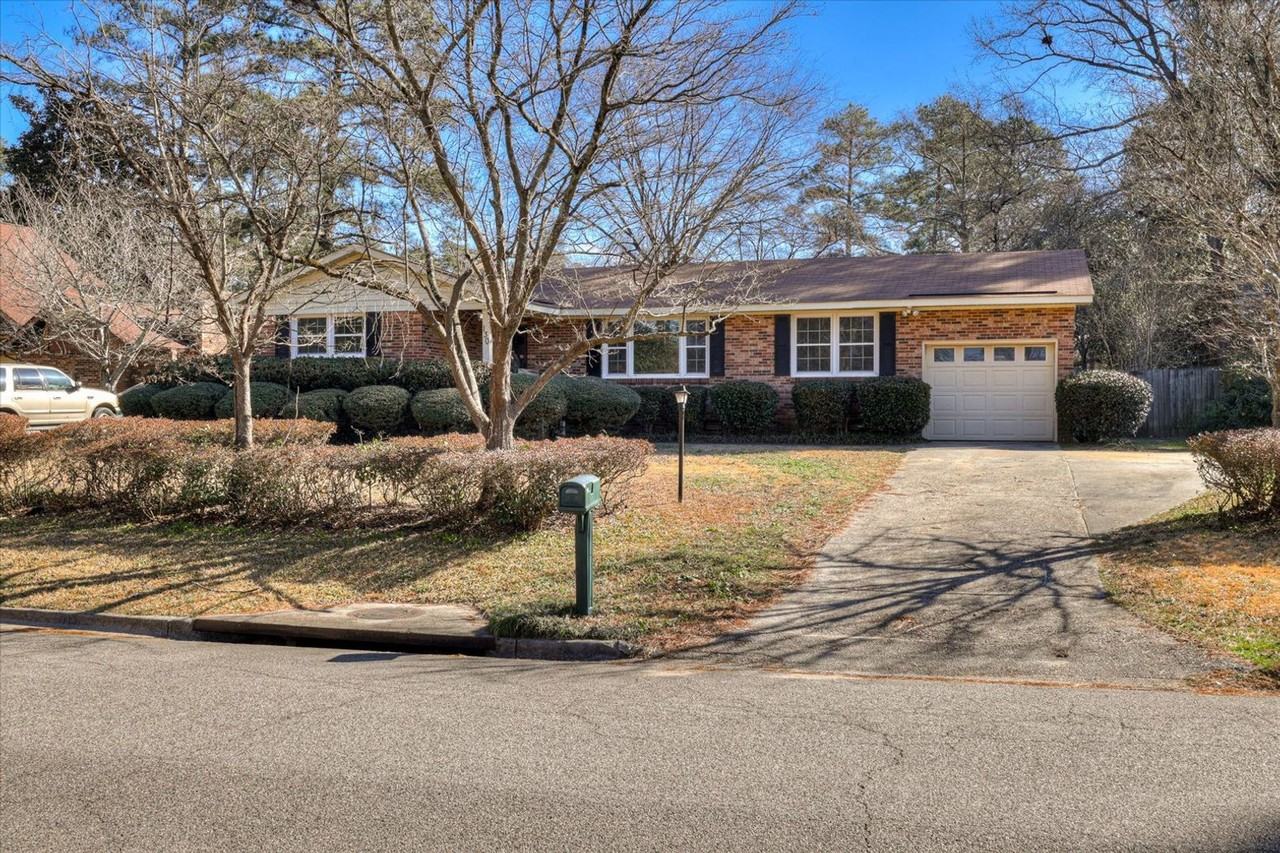 130 Holiday Dr - Photo 3 of 40