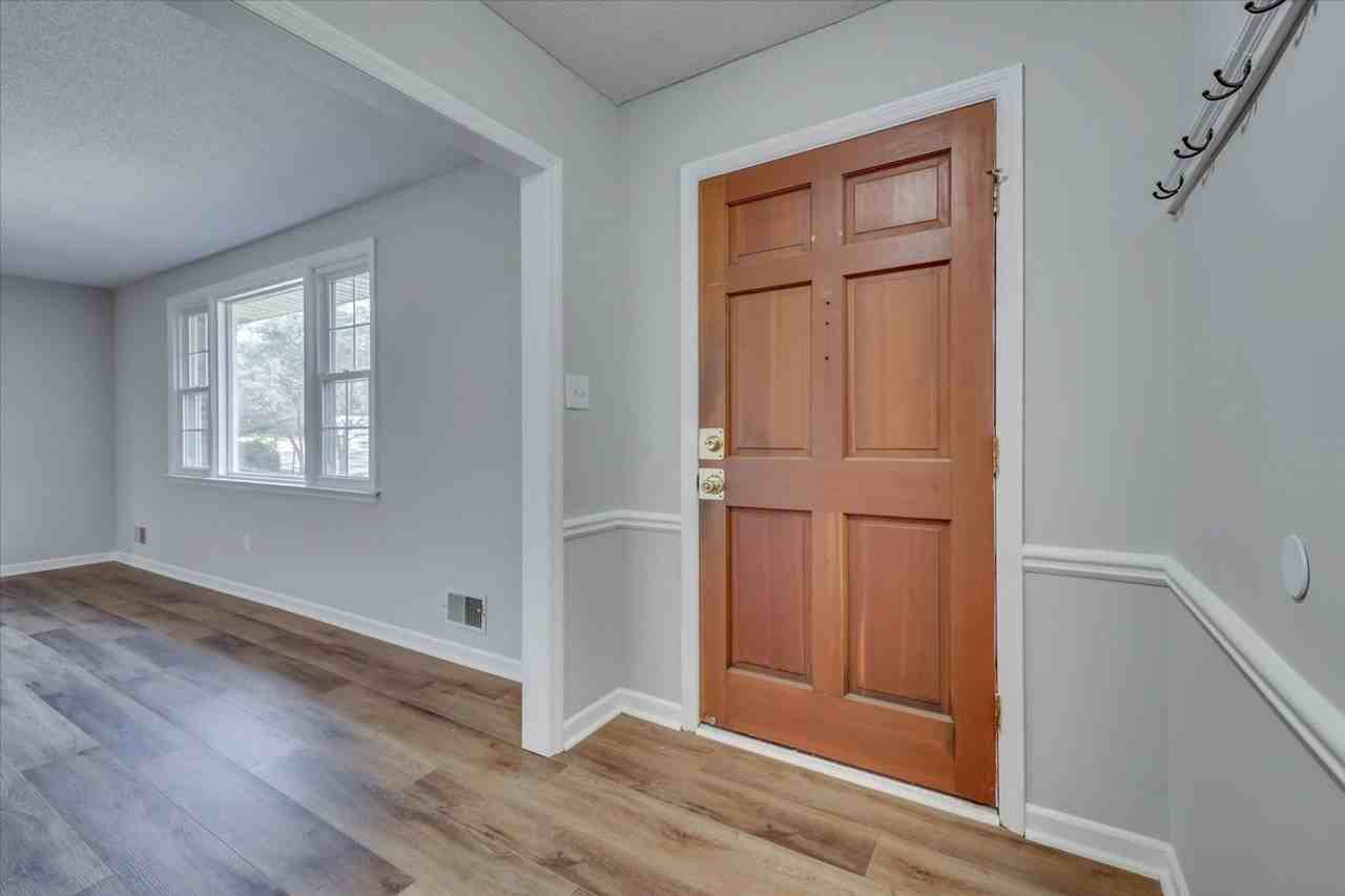 130 Holiday Dr - Photo 5 of 40