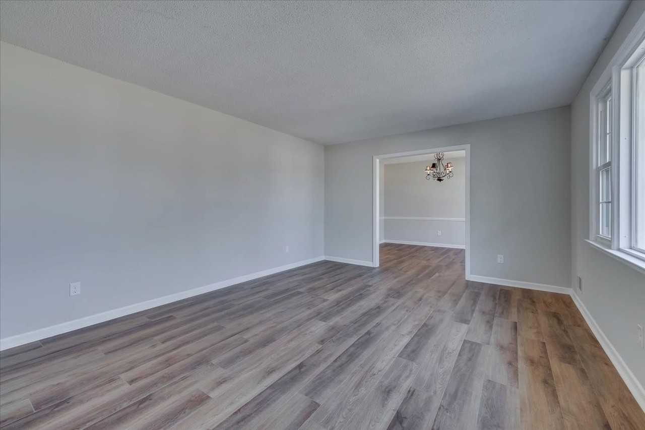 130 Holiday Dr - Photo 6 of 40