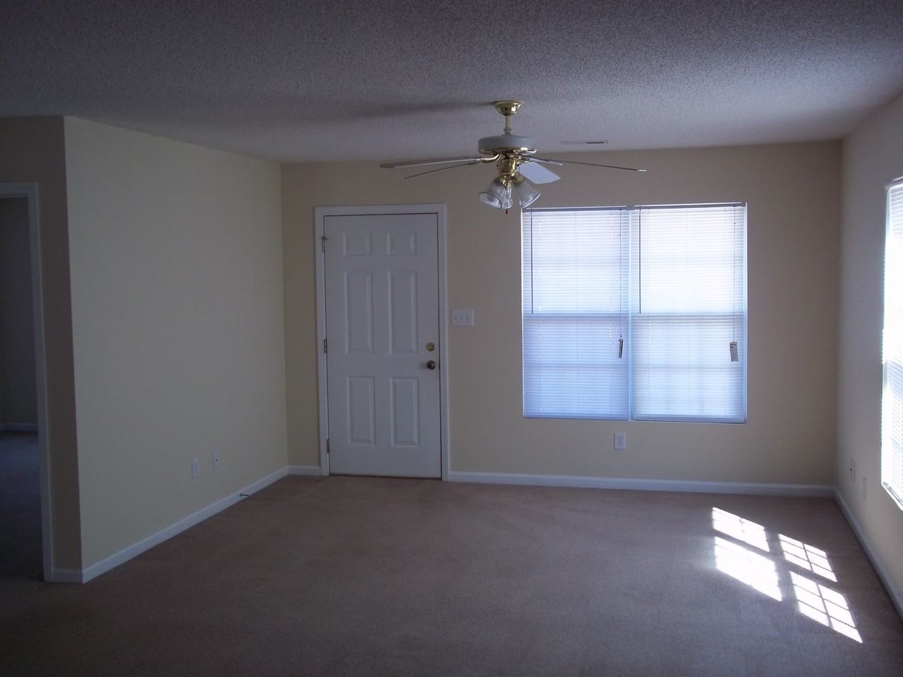 1041 Cherry Meadow Ln - Photo 5 of 12