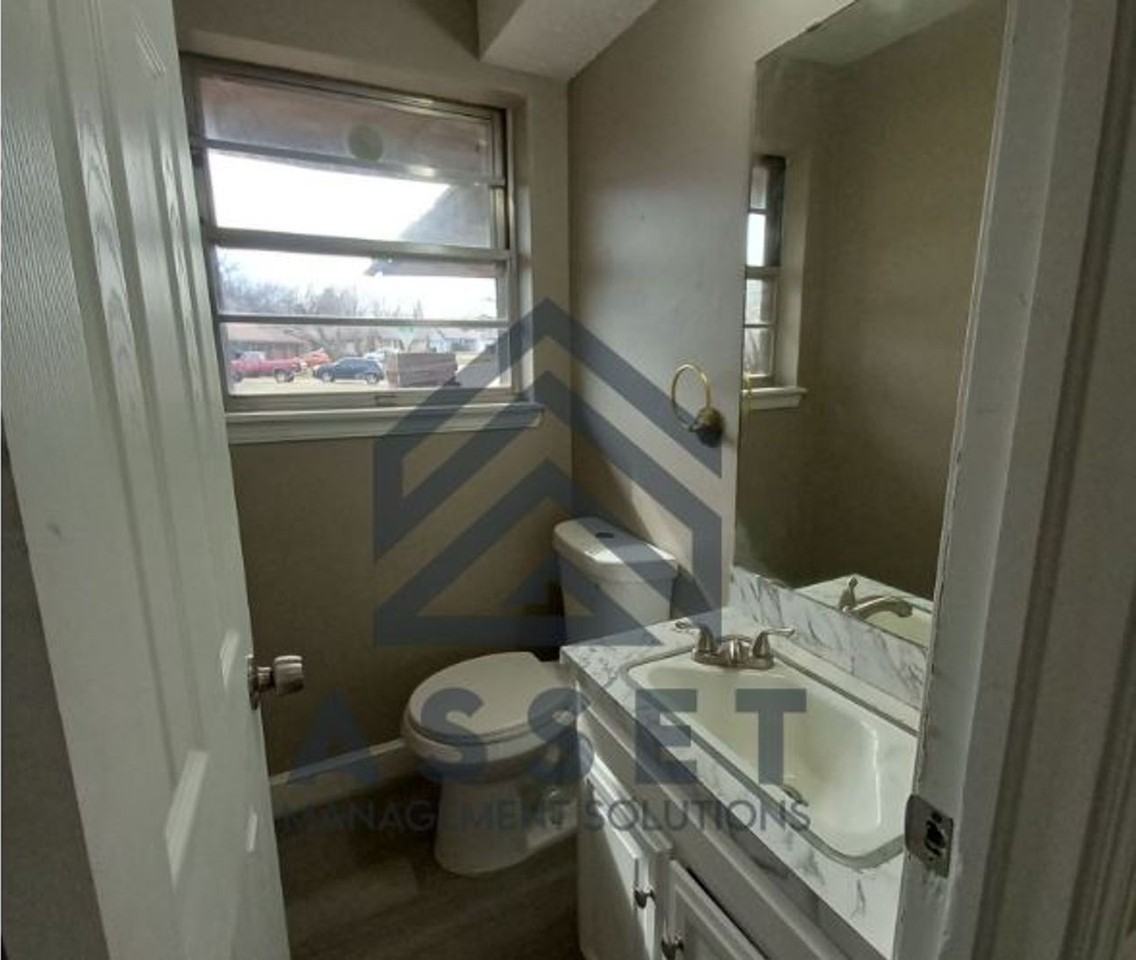 2849 Se 45th St - Photo 2 of 12