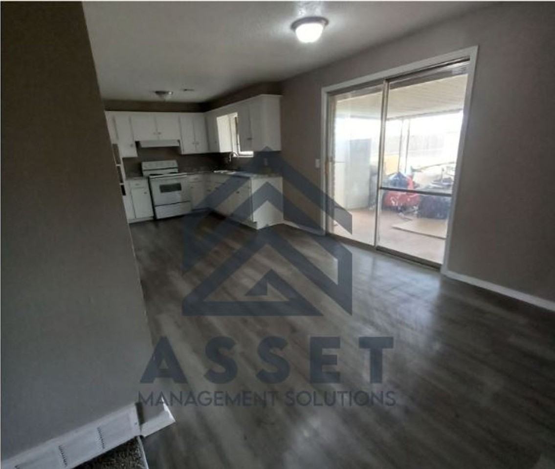 2849 Se 45th St - Photo 3 of 12