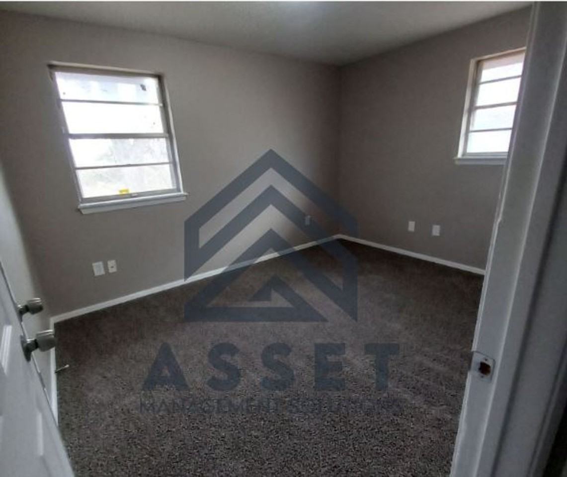 2849 Se 45th St - Photo 4 of 12