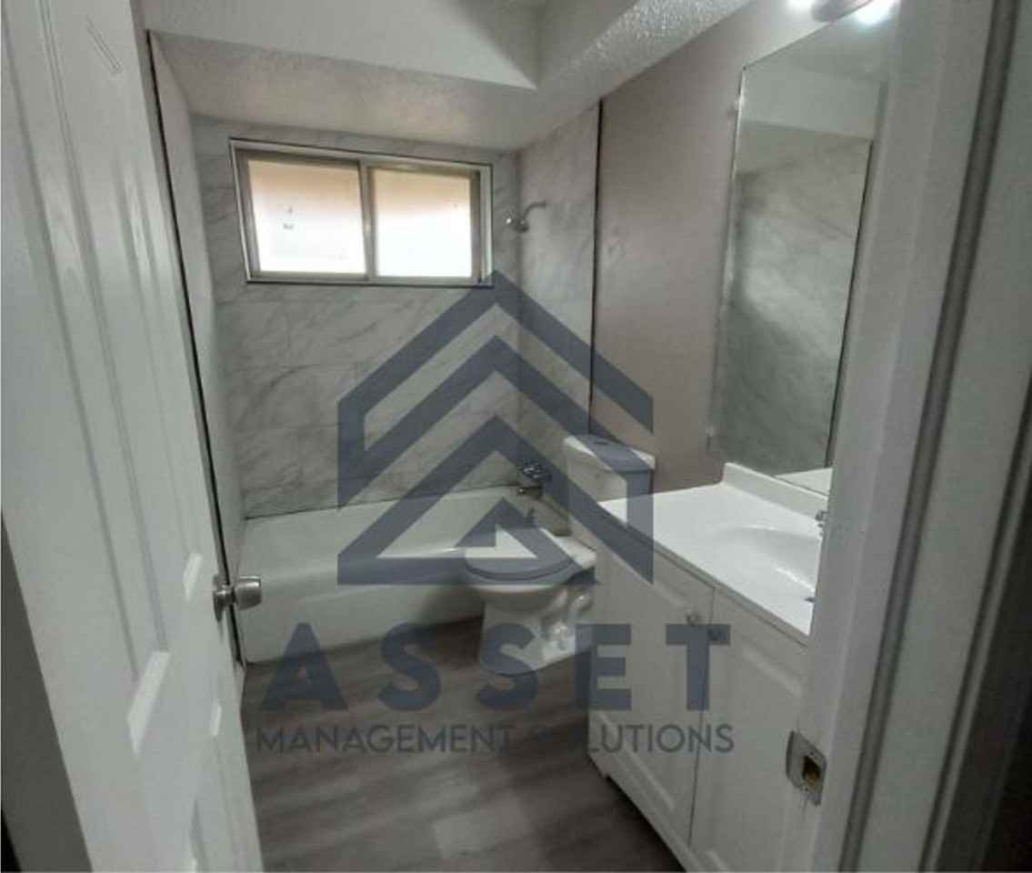 2849 Se 45th St - Photo 5 of 12