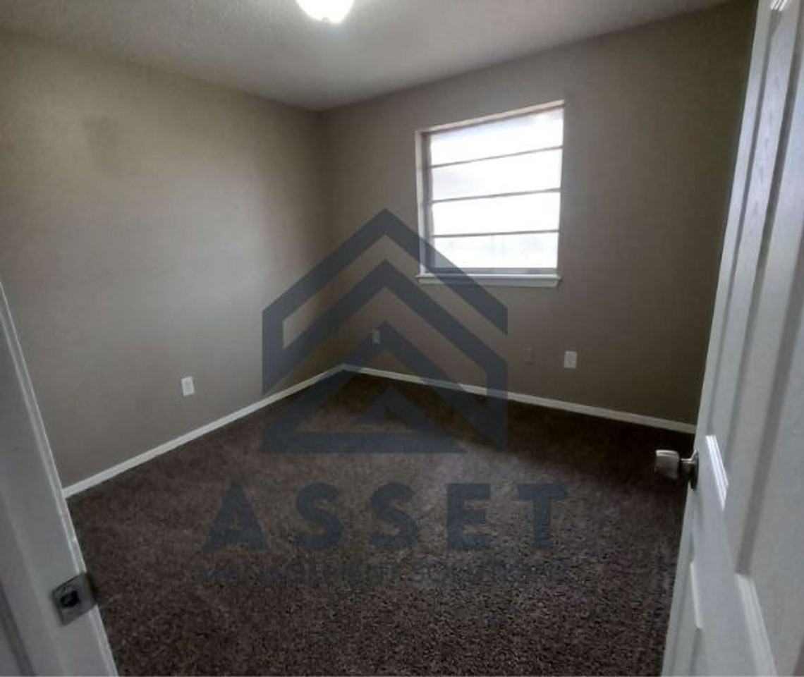 2849 Se 45th St - Photo 6 of 12