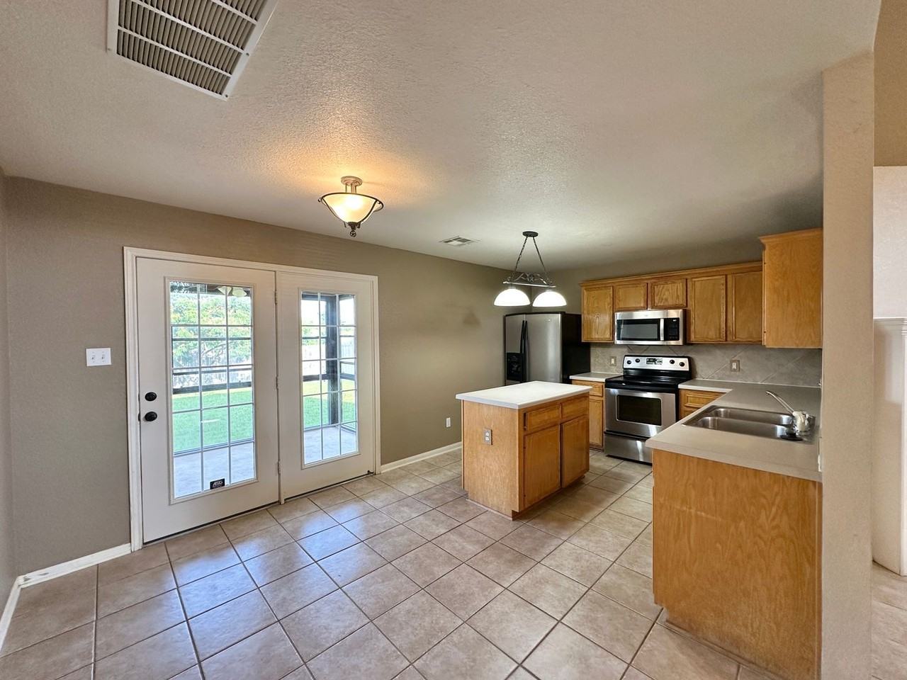 2504 Waterfall Dr - Photo 4 of 35