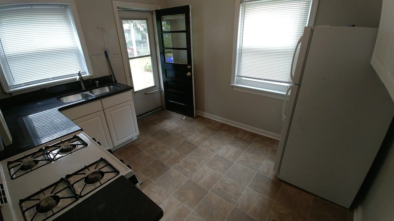 1728 Winder St - Photo 6 of 7