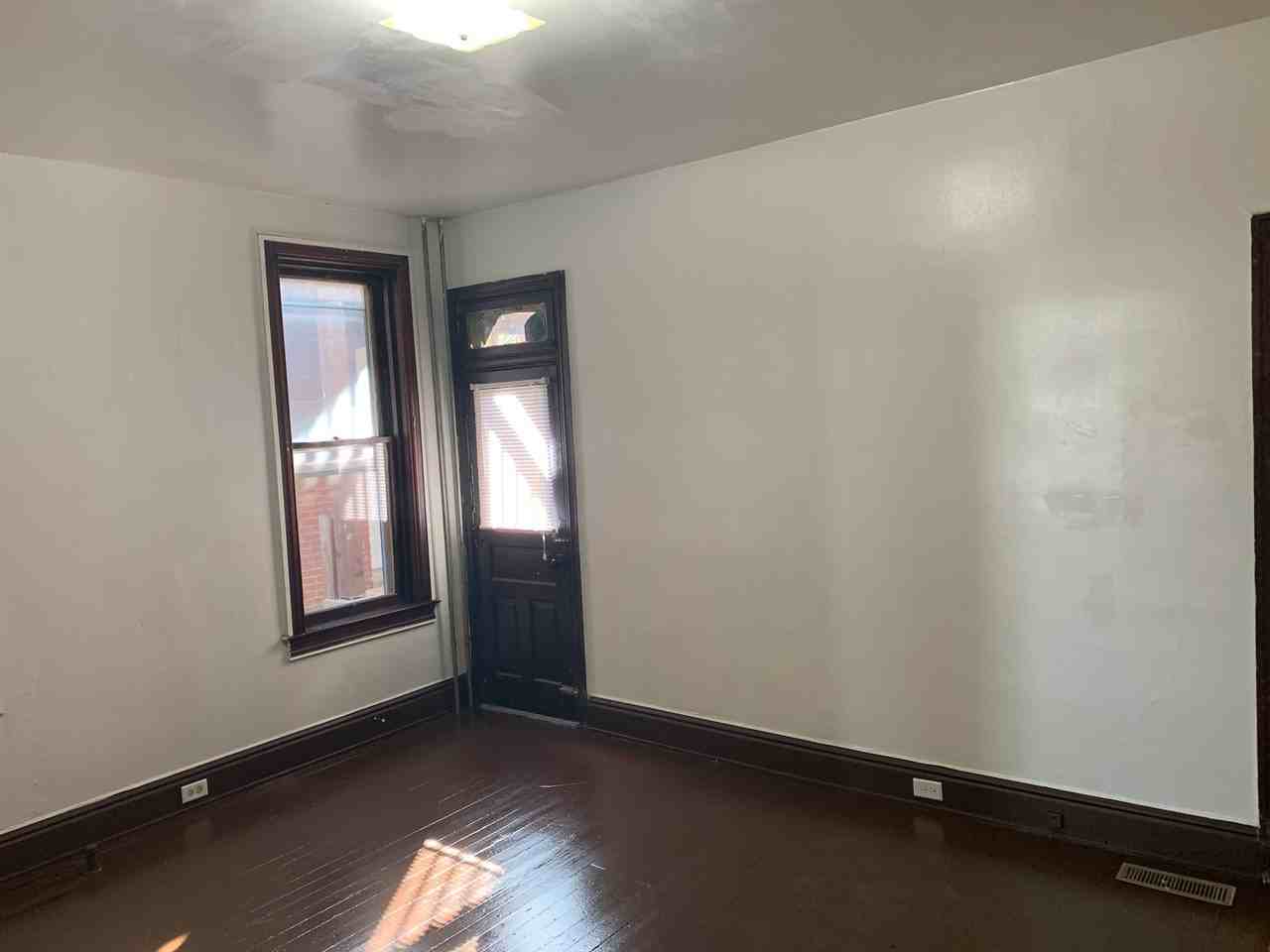 1114 W Market St #1 - Photo 5 of 14