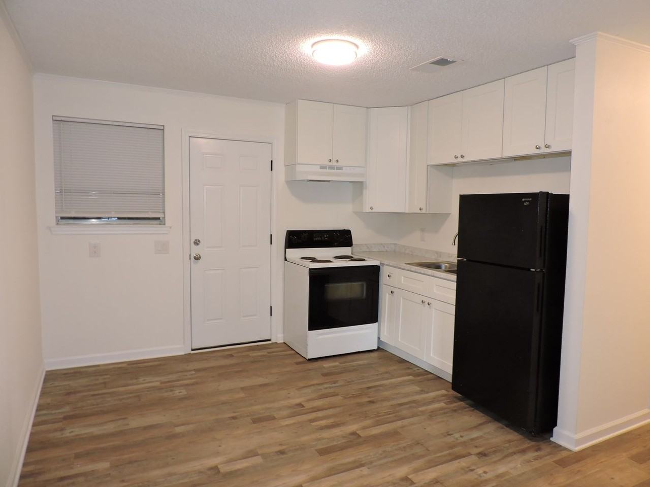 11617 Amy Ave - Photo 3 of 15