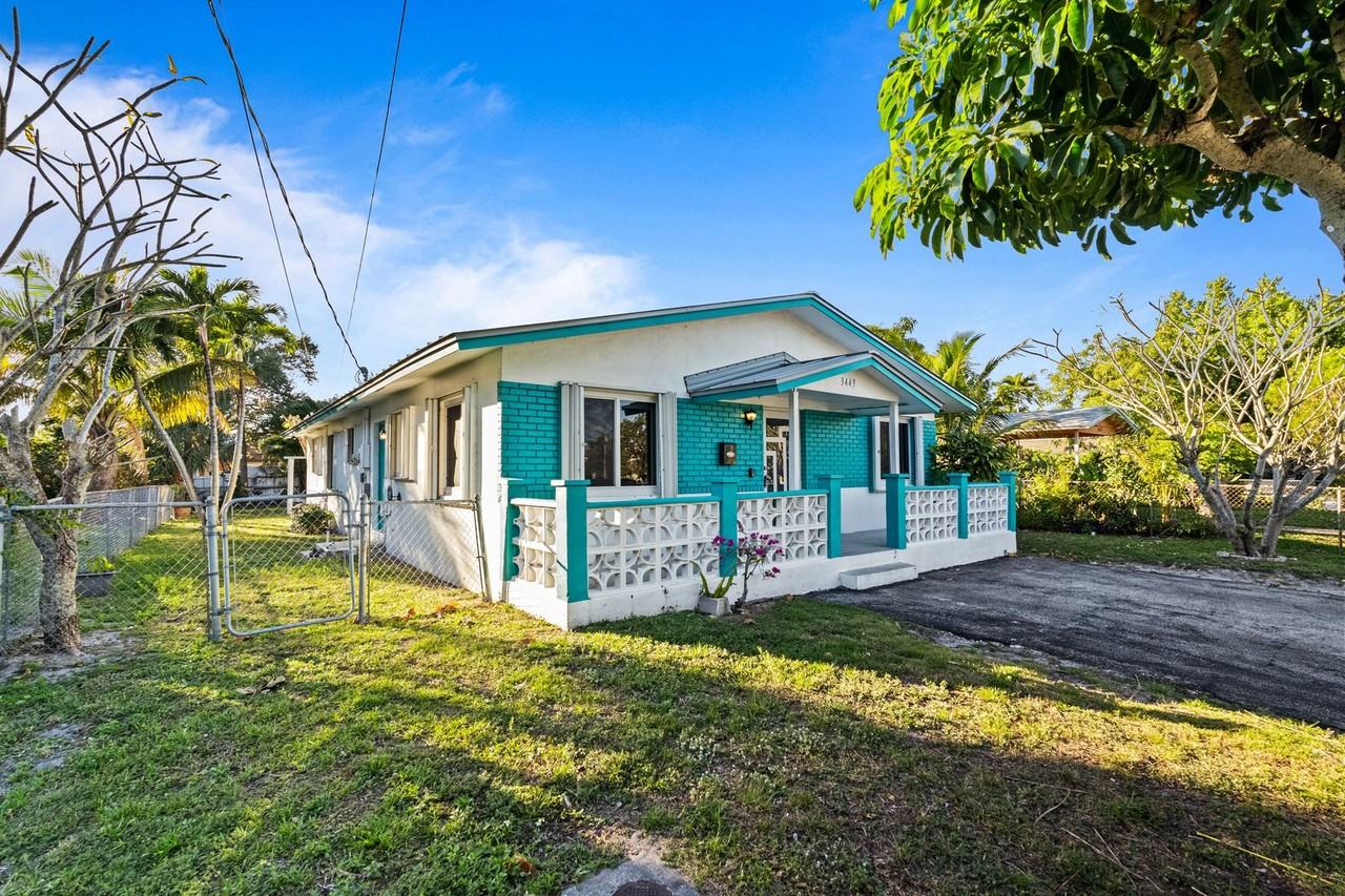 3443 Ne 3rd Ave - Photo 3 of 47