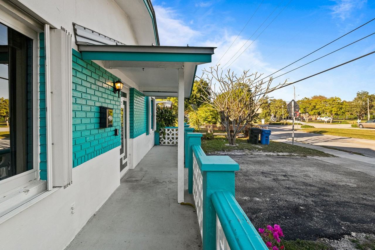 3443 Ne 3rd Ave - Photo 6 of 47