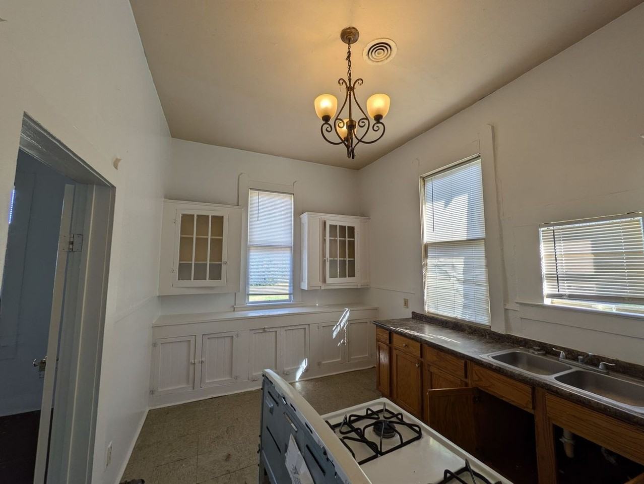 1385 Long St - Photo 6 of 17