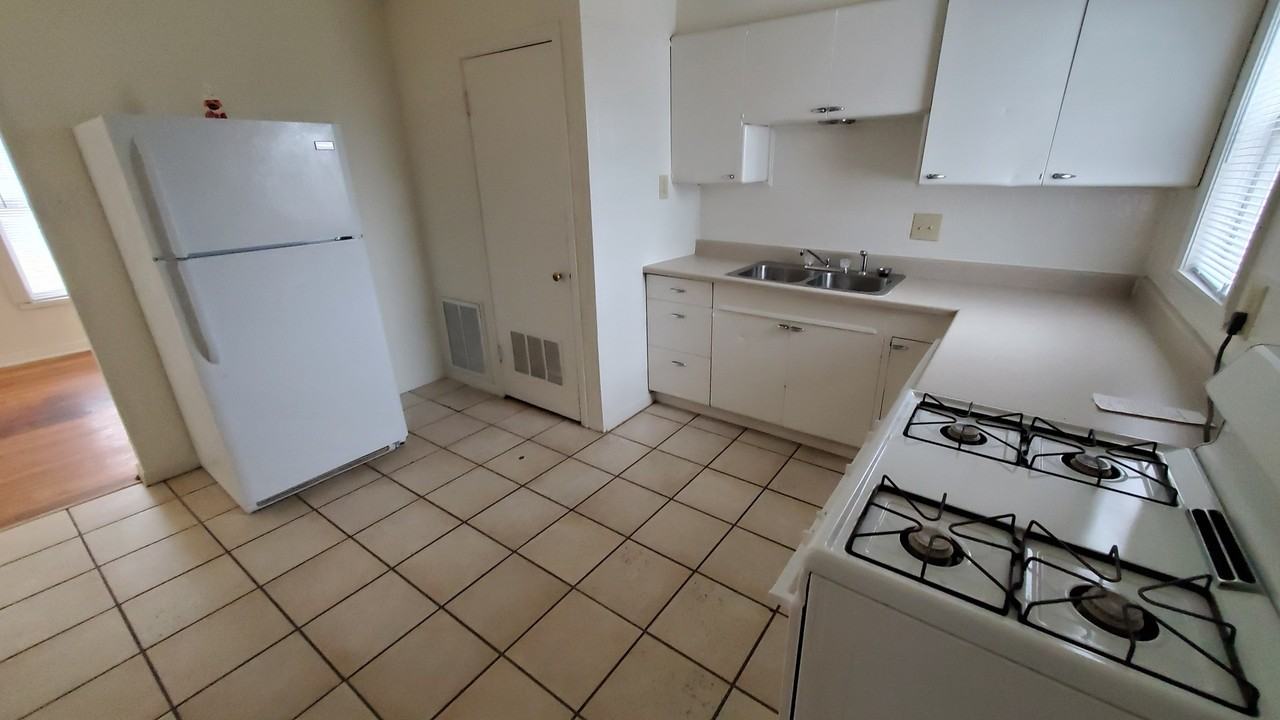 1509 Sw 48th Ave - Photo 3 of 8