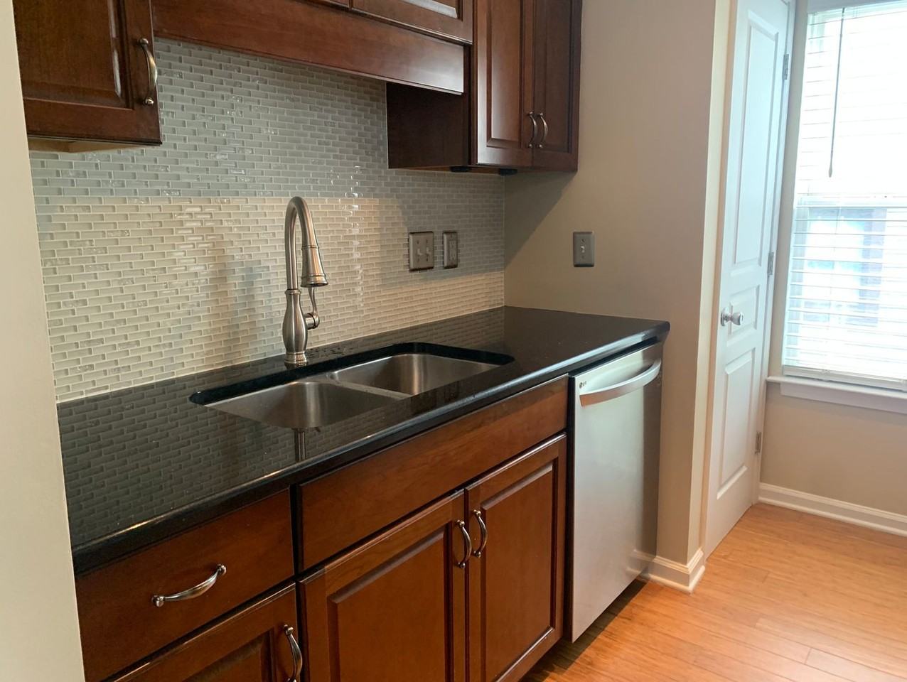 508 N Graham St - Photo 7 of 20