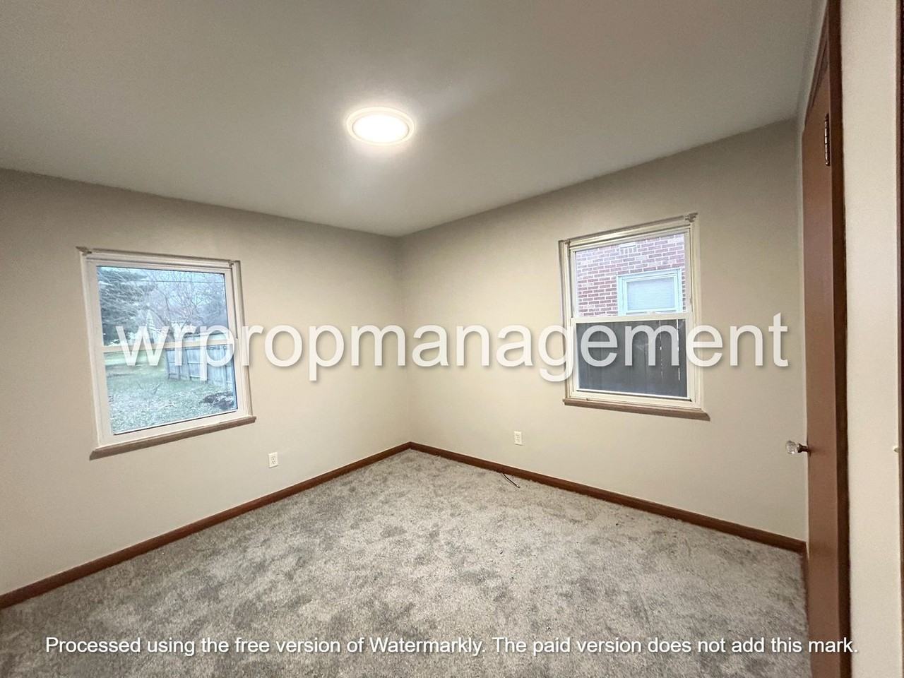 4217 N Lockwood Ave - Photo 3 of 9