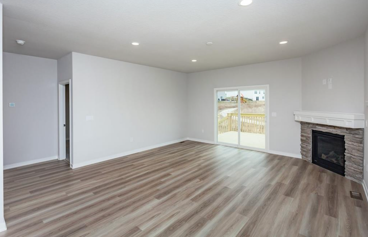 755 Linden St - Photo 2 of 18