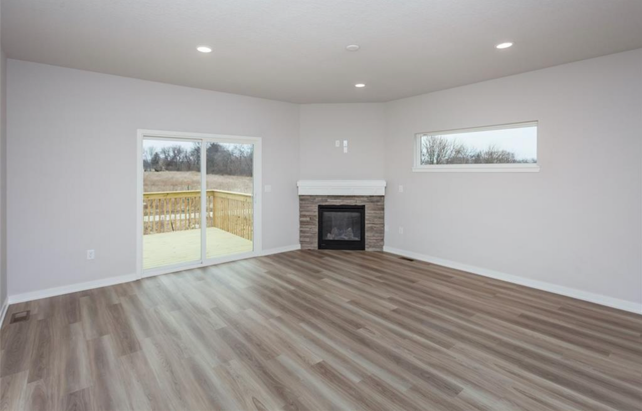 755 Linden St - Photo 4 of 18