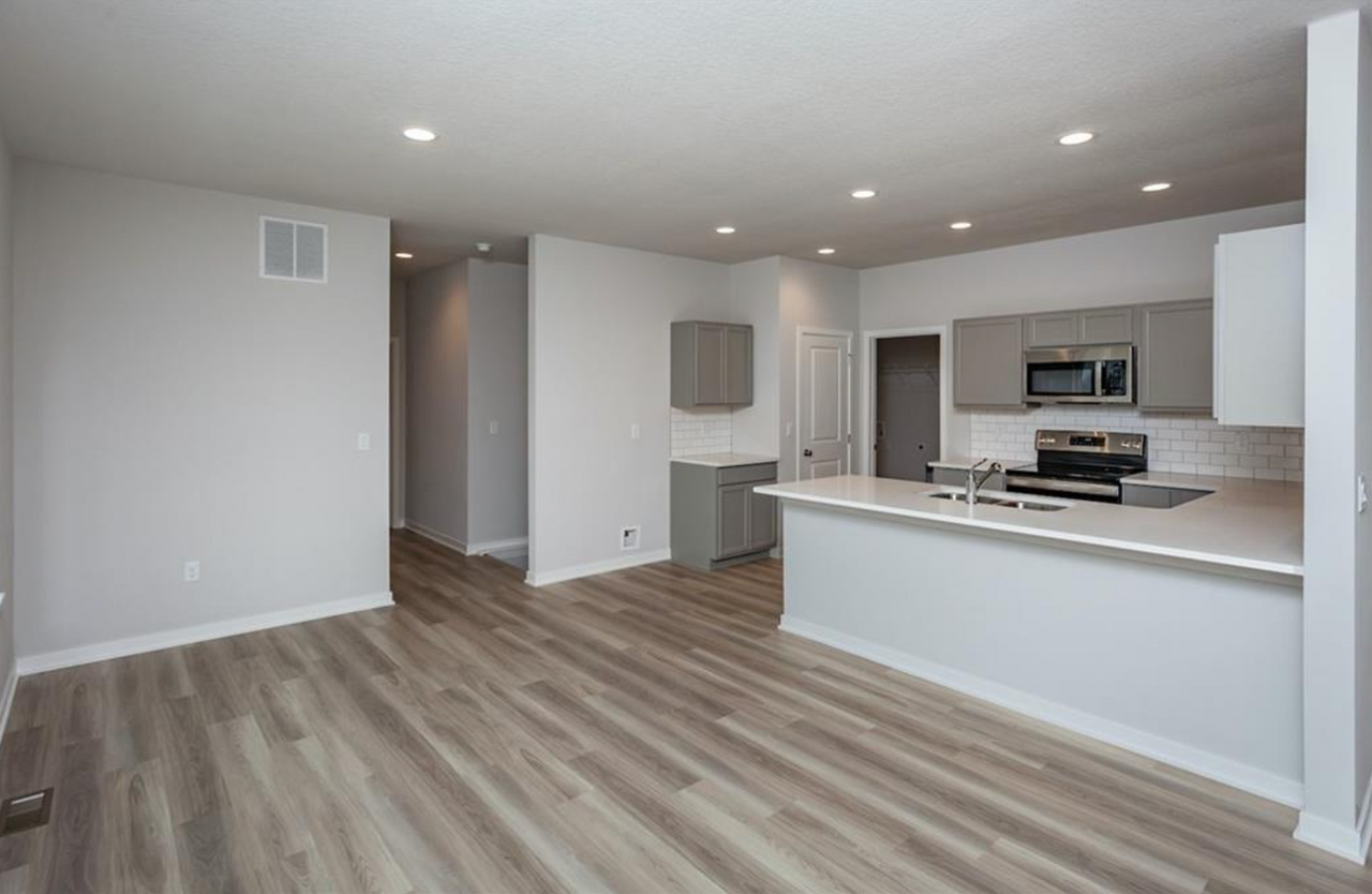 755 Linden St - Photo 5 of 18