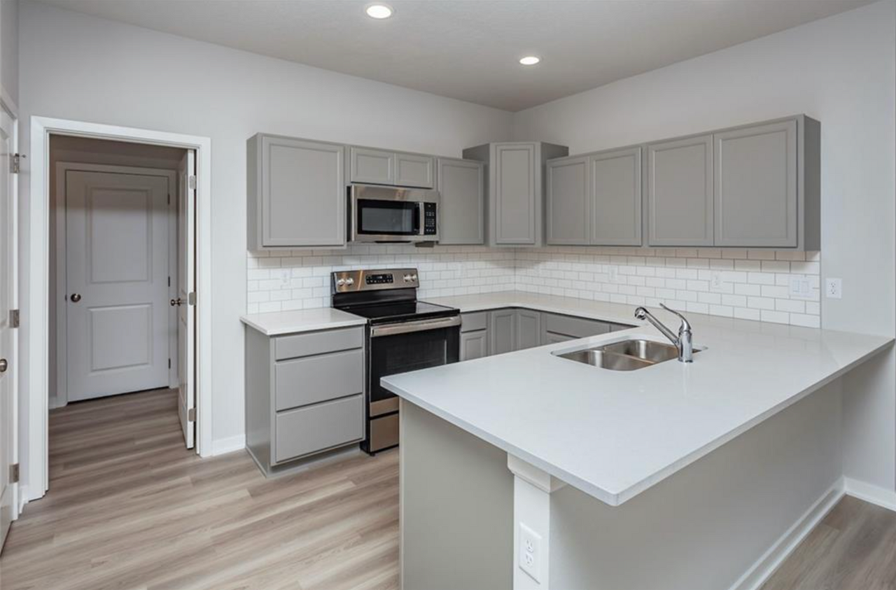 755 Linden St - Photo 6 of 18