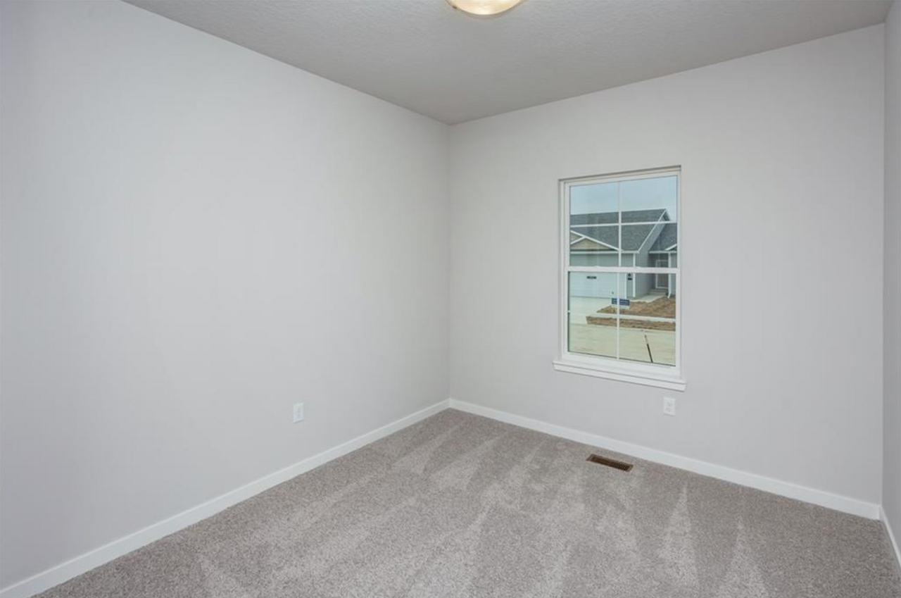 755 Linden St - Photo 7 of 18