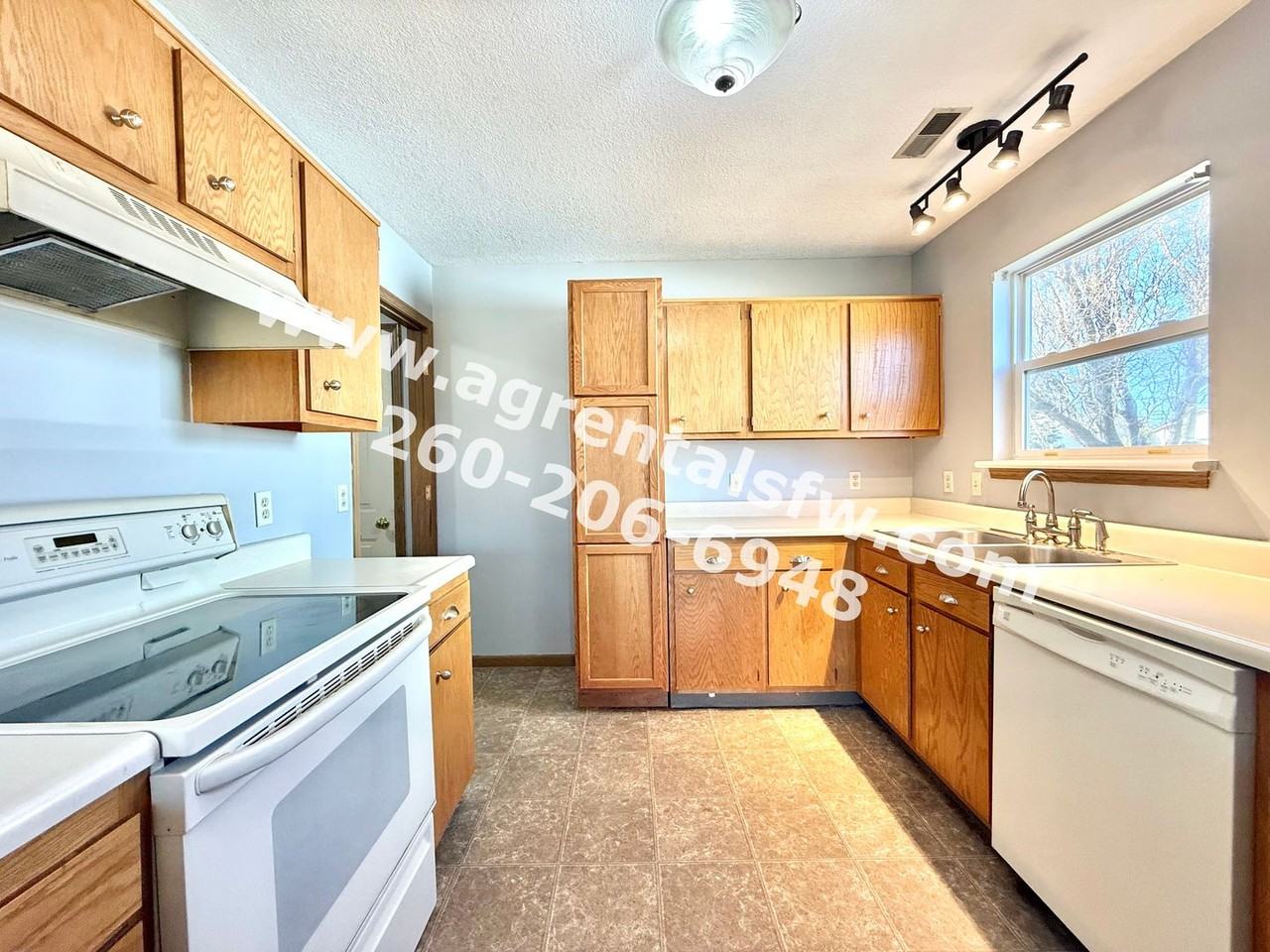 3314 Foxcroft Dr - Photo 2 of 17