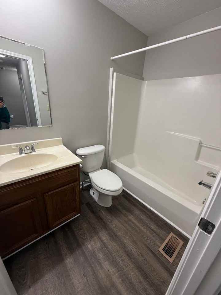 221 Tan Bark Dr - Photo 2 of 17