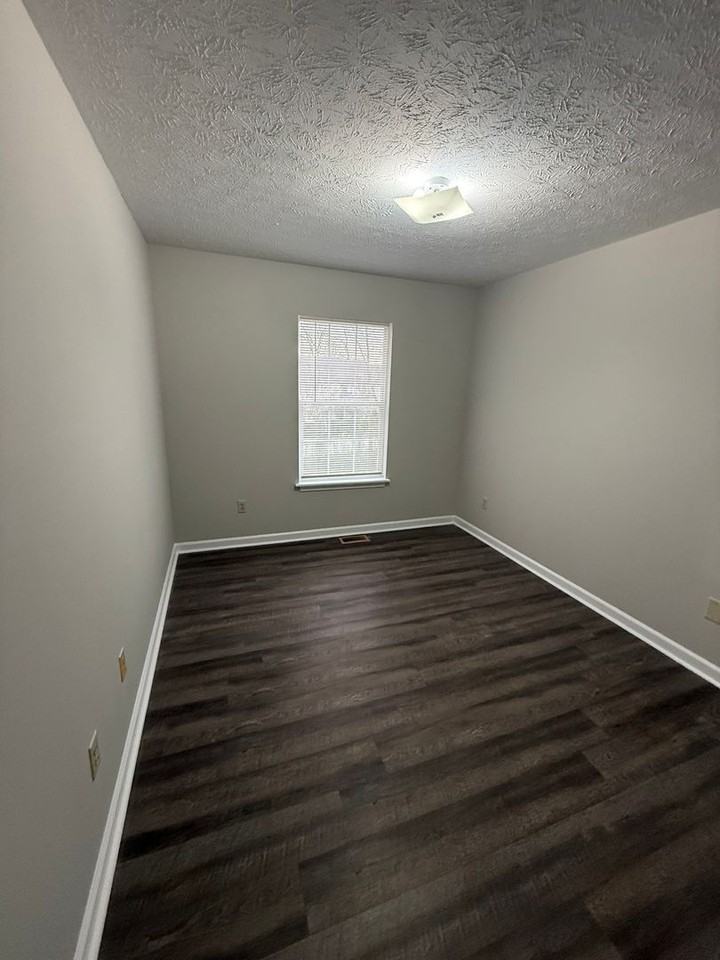 221 Tan Bark Dr - Photo 3 of 17