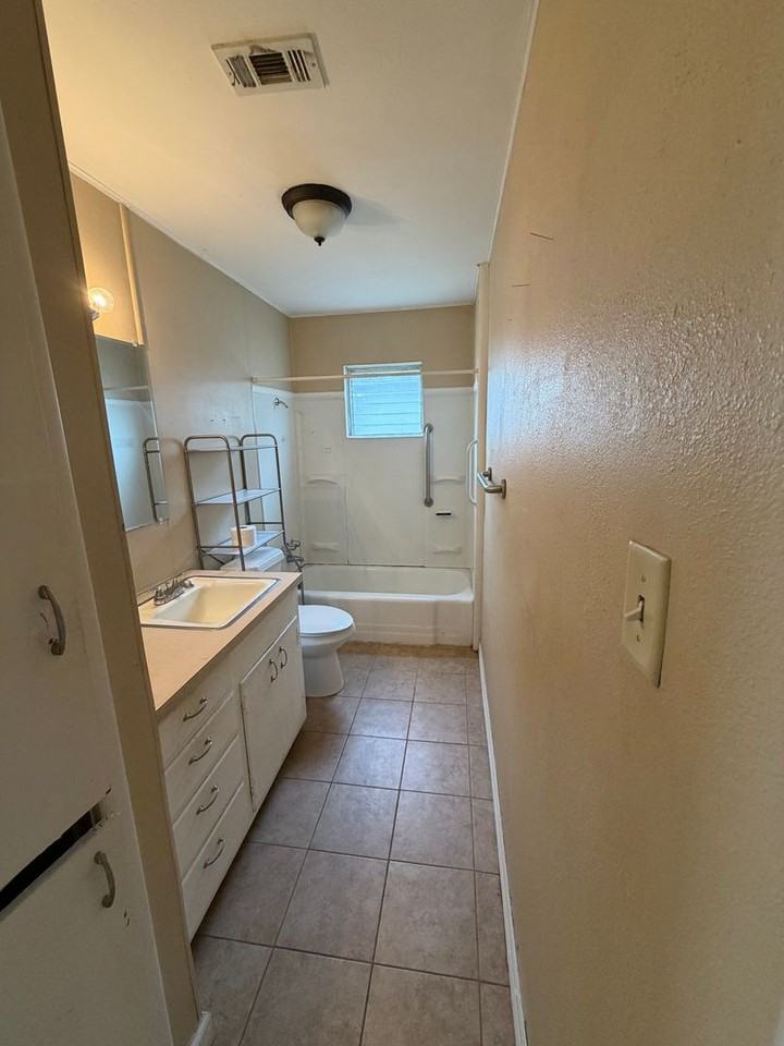 5120 Forsythe St - Photo 4 of 7