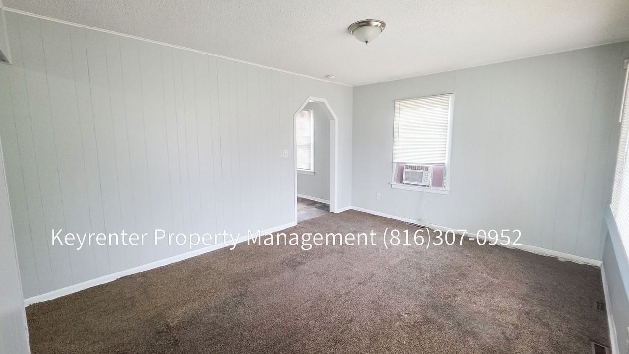 5614 Indiana Ave - Photo 4 of 19