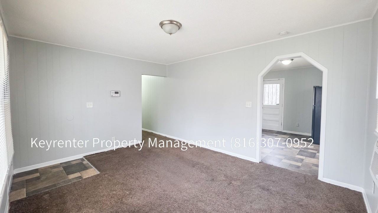 5614 Indiana Ave - Photo 5 of 19