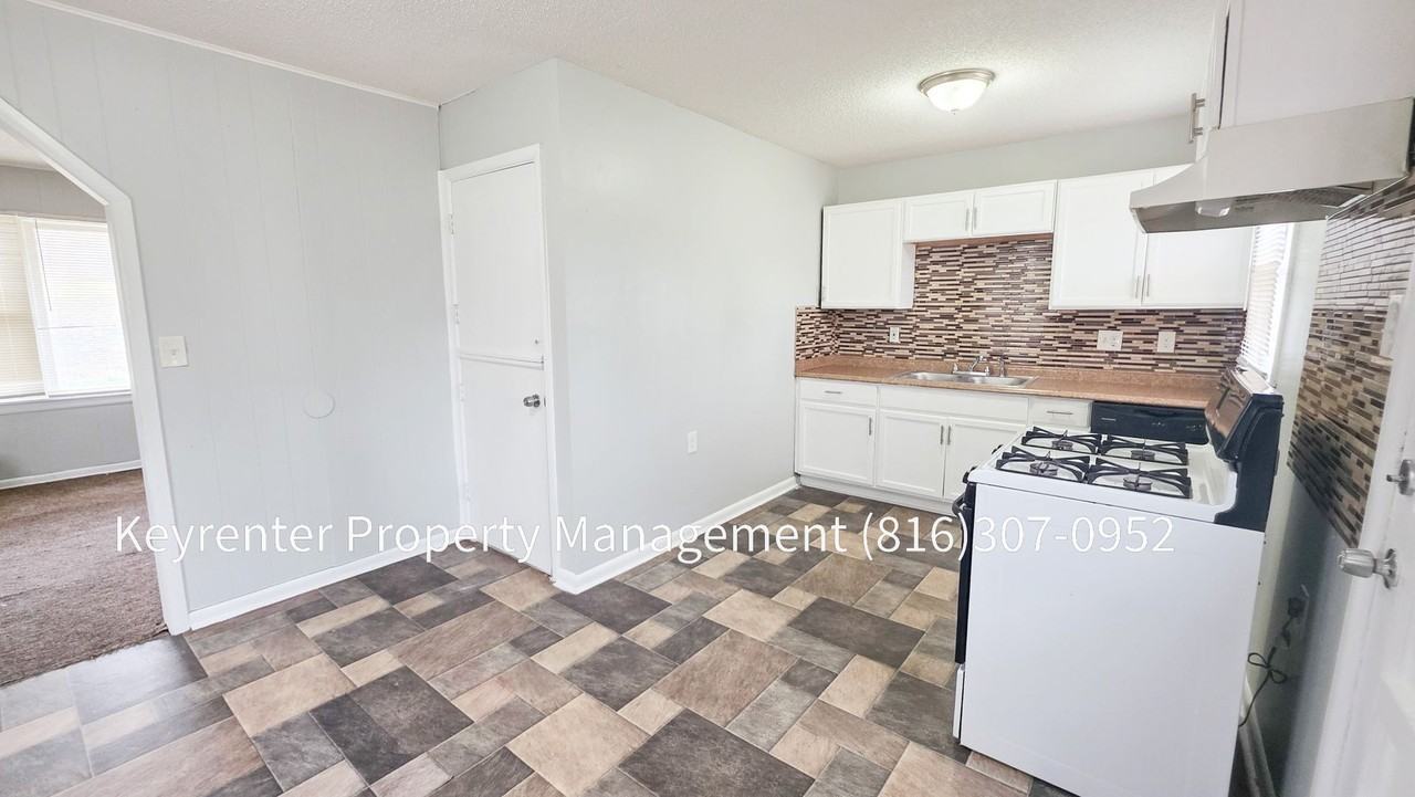 5614 Indiana Ave - Photo 7 of 19