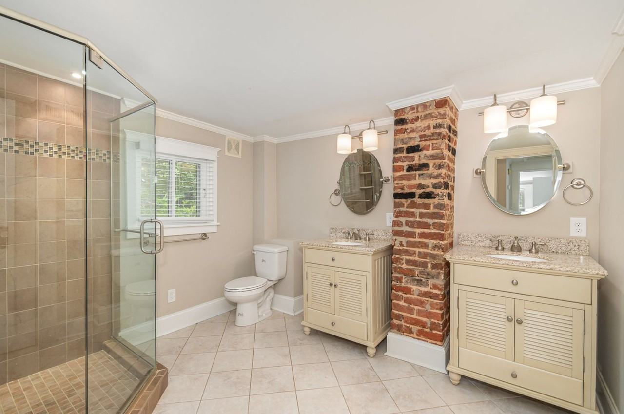 1521 Seneca St - Photo 4 of 17