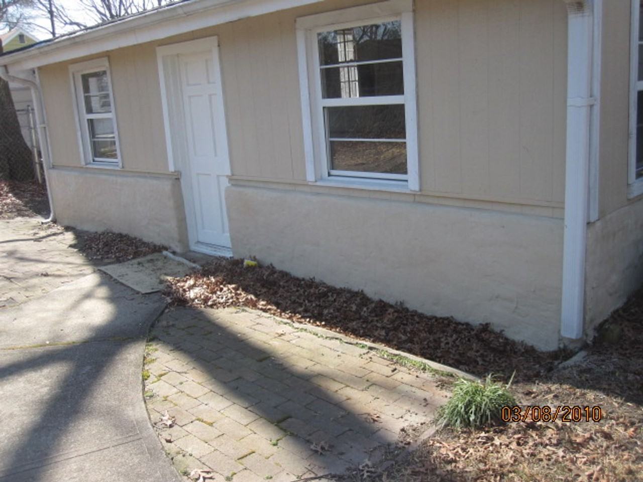 801 Knollwood St - Photo 2 of 10