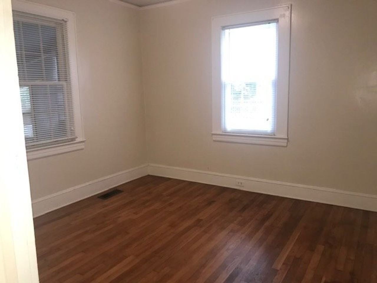 801 Knollwood St - Photo 7 of 10