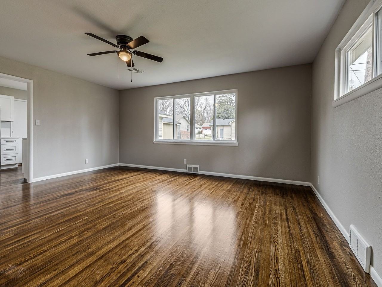 5735 E 28th St - Photo 3 of 26