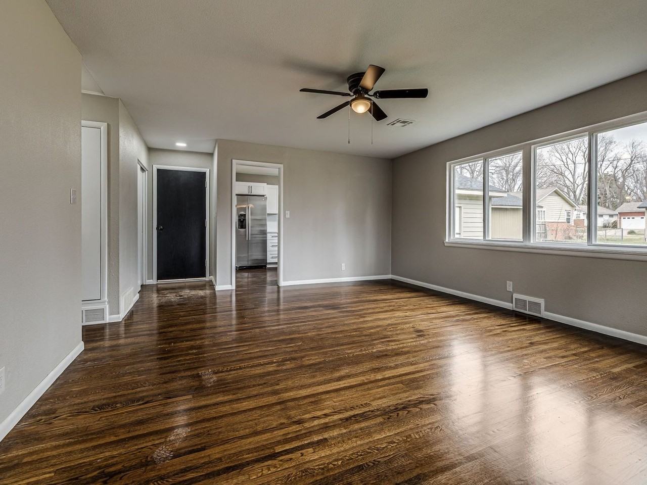 5735 E 28th St - Photo 4 of 26