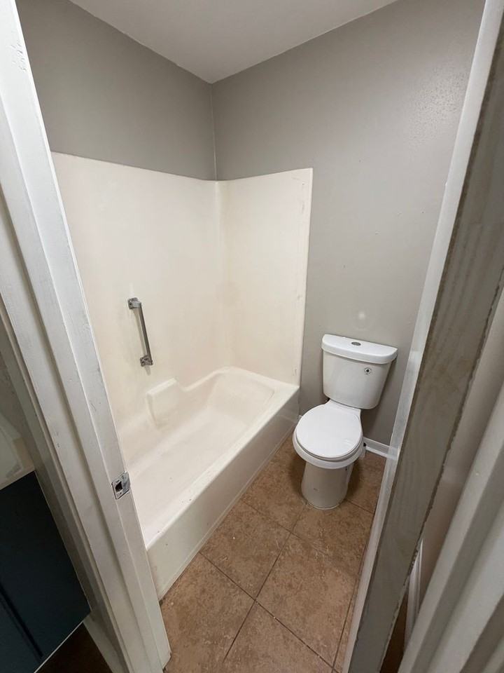 290 Rosine St - Photo 7 of 16