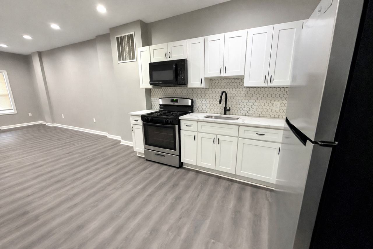 619 E 29th St - Photo 4 of 25