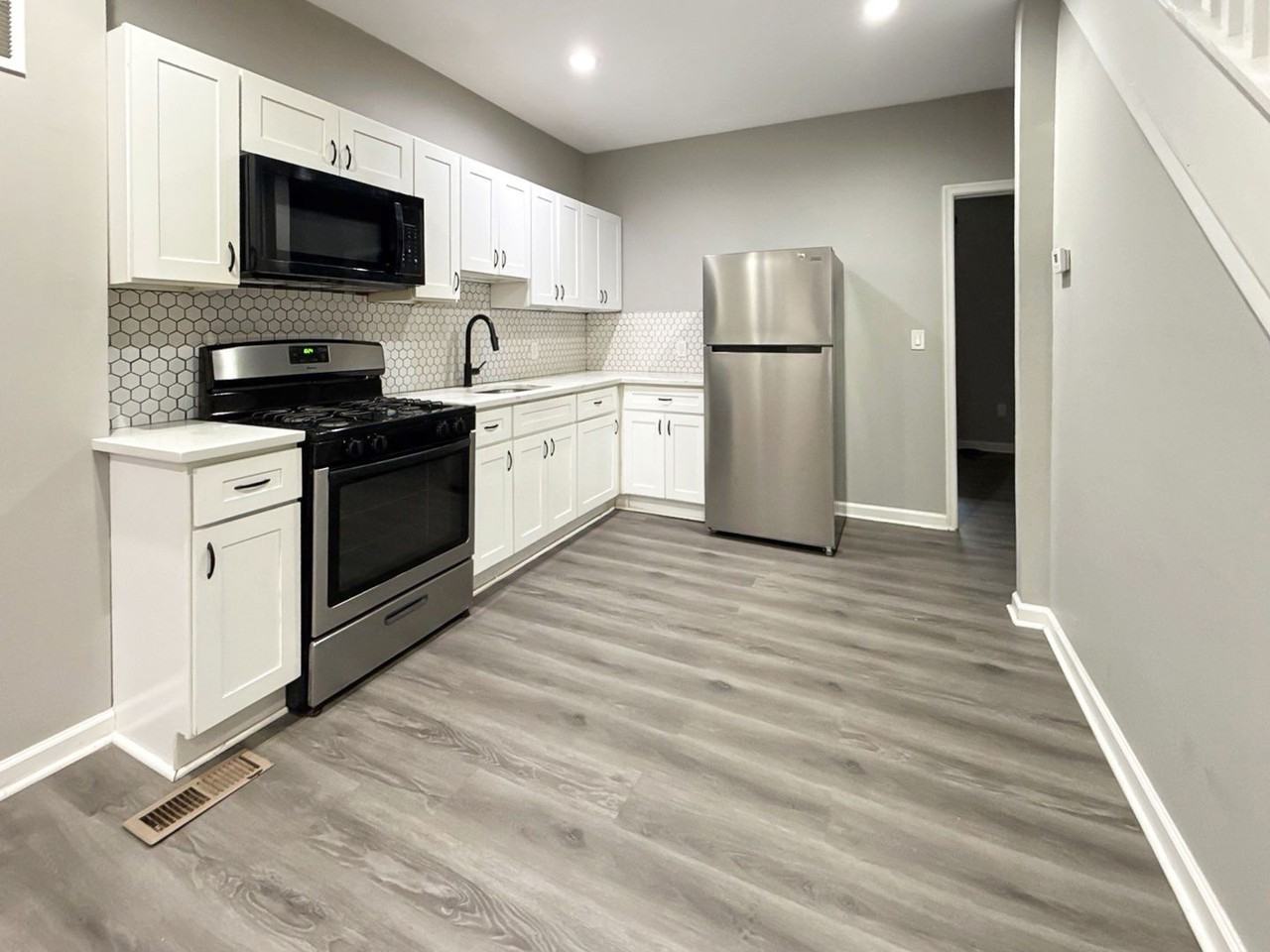 619 E 29th St - Photo 6 of 25