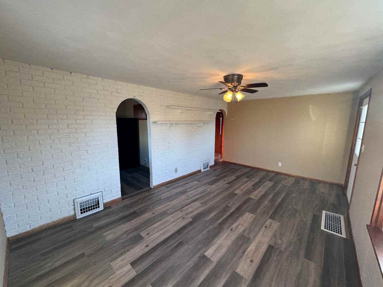 527 W Exchange St - Photo 3 of 9