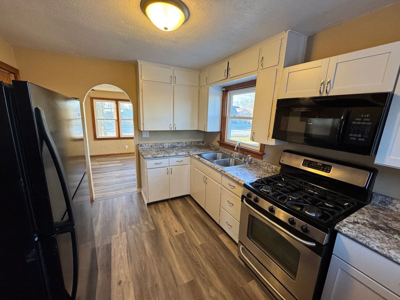 527 W Exchange St - Photo 5 of 9