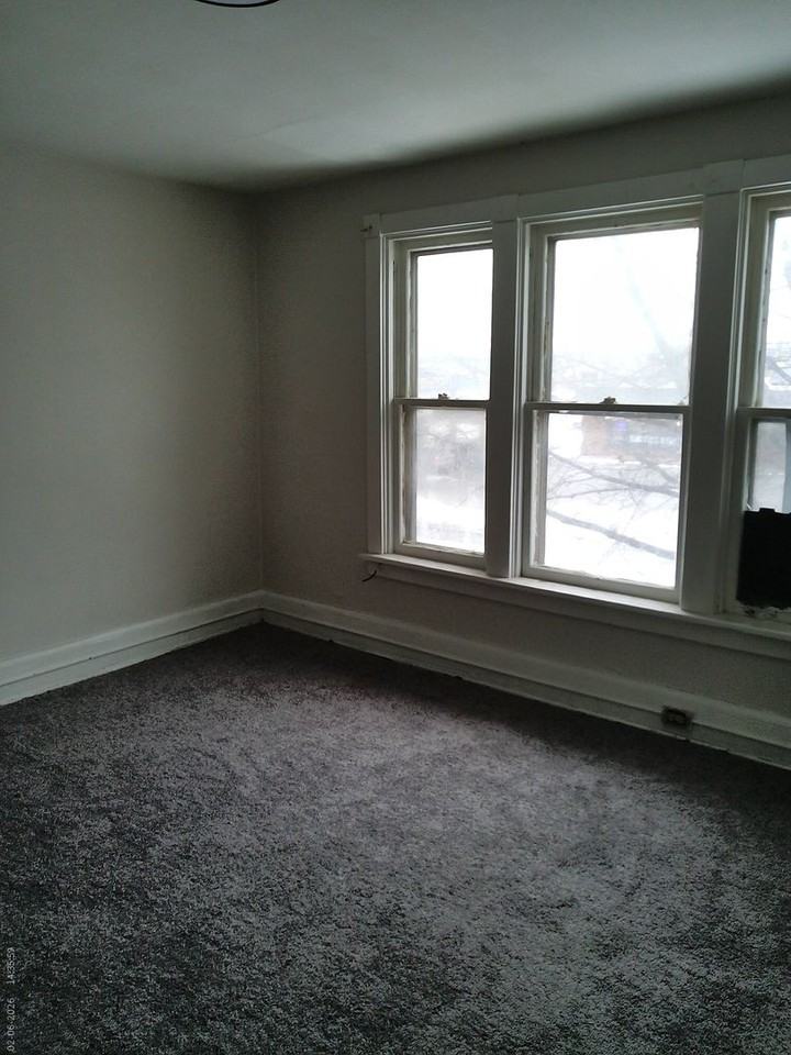 2728 N 6th St - Photo 3 of 11