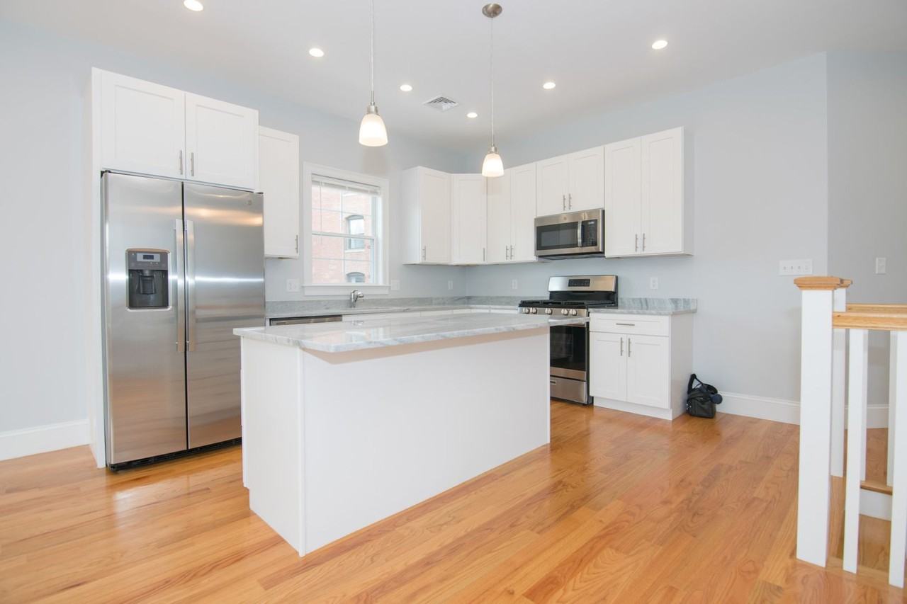 4 Islington St